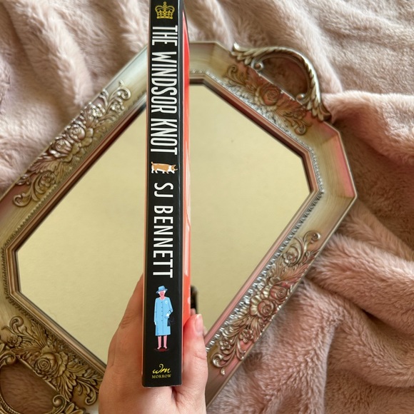 The Windsor Knot by SJ Bennett - Mystery Book - Picture 3 of 4